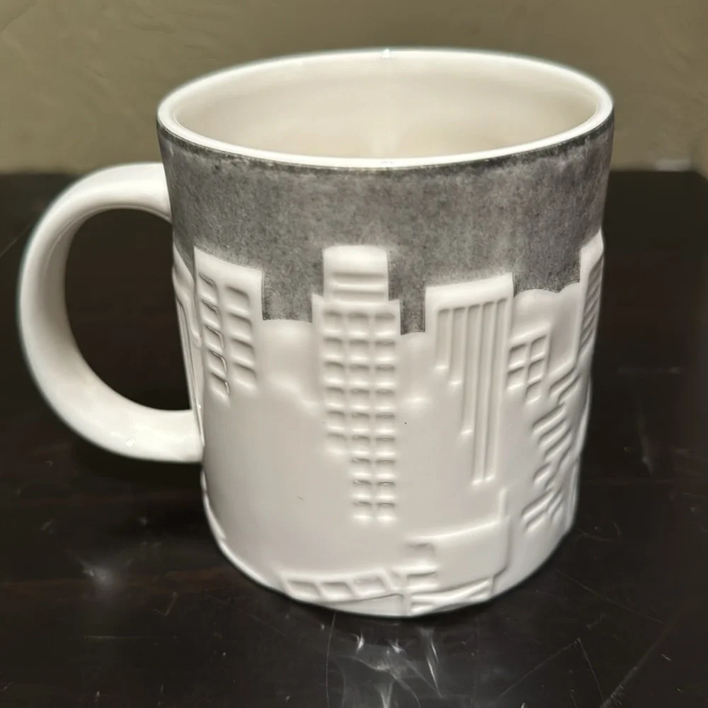 STARBUCKS Skyline Collector Edition Los Angeles, California 16oz Mug Cup
